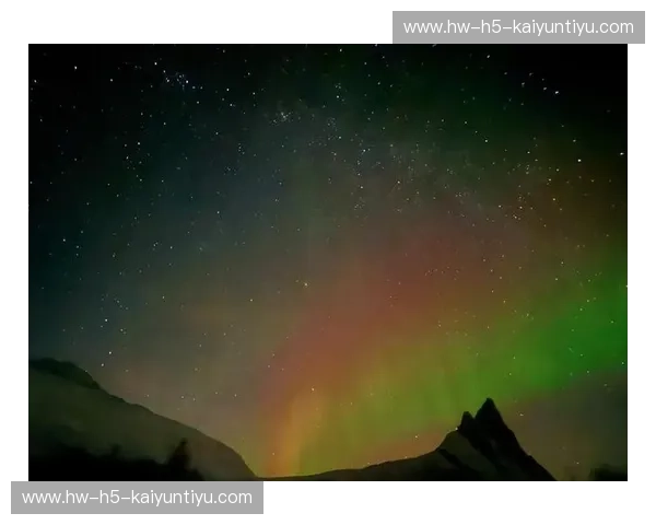 哥德堡的午夜阳光与哈尔的冰封秘境：一场跨越北极圈的奇遇